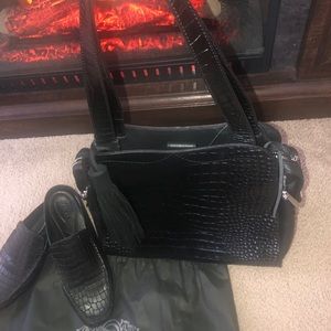 Black Vince Camuto purse 👜 style/ crocodile.
